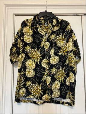 Vintage Que Pineapple Collared Buttondown Shirt size M, made in USA